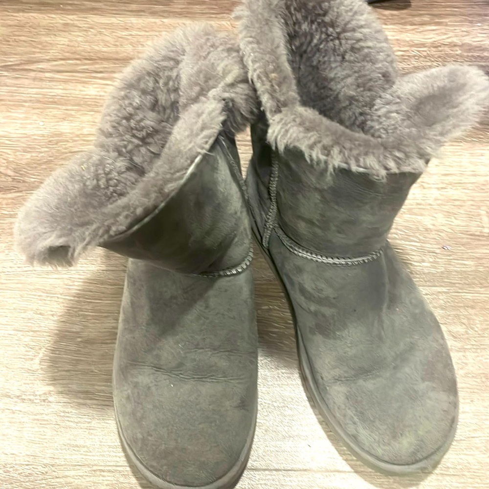 UGG Bailey Button Ii